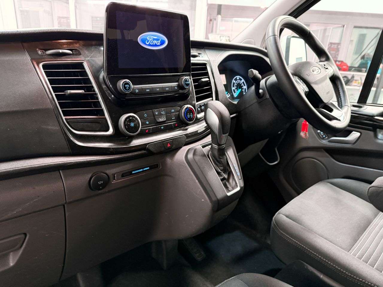 A 2022 FORD TRANSIT CUSTOM 2.0 320 EcoBlue Limited Crew Van Diesel Auto L1 H1 Euro 6 (170 ps) A 2022 FORD TRANSIT CUSTOM 2.0 320 EcoBlue Limited Crew Van Diesel Auto L1 H1 Euro 6 (170 ps)