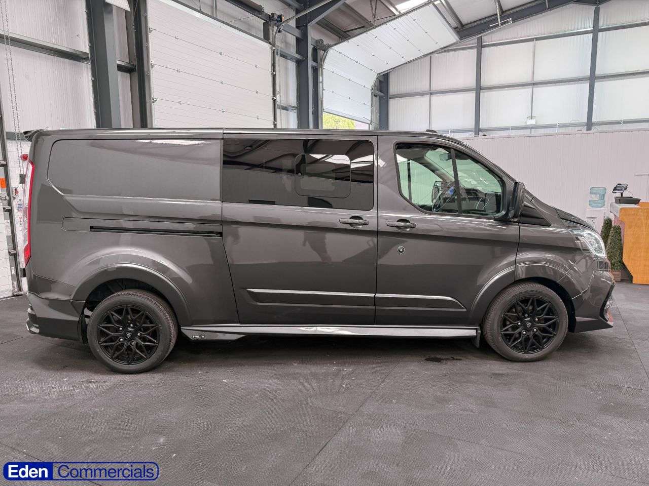 A 2022 FORD TRANSIT CUSTOM 2.0 320 EcoBlue Limited Crew Van Double Cab 5dr Diesel Auto L2 H1 Euro 6 (1 A 2022 FORD TRANSIT CUSTOM 2.0 320 EcoBlue Limited Crew Van Double Cab 5dr Diesel Auto L2 H1 Euro 6 (1