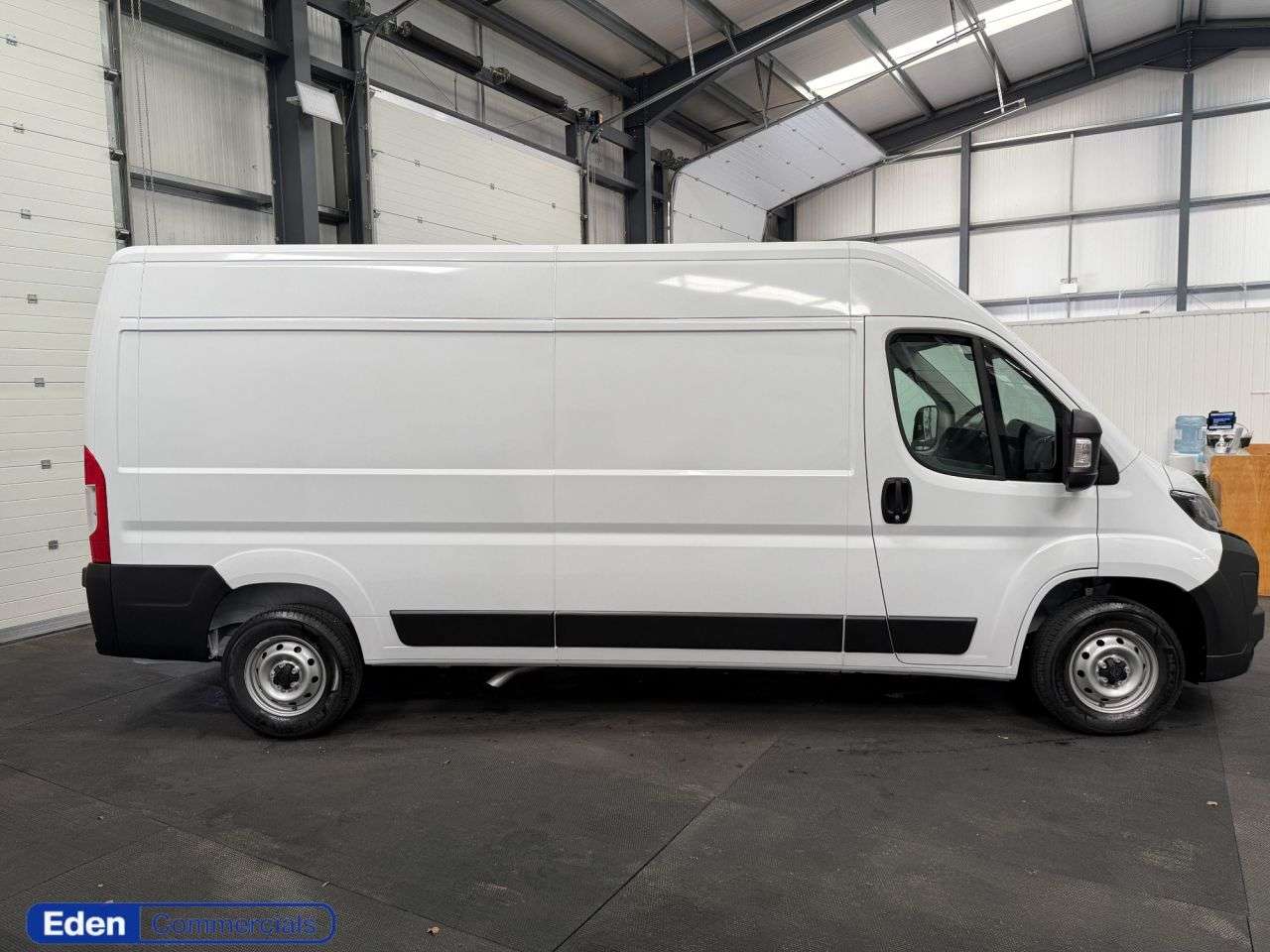 A 2025 PEUGEOT BOXER 2.2 BlueHDi 335 Professional L3 H2 Euro 6 (140 ps) A 2025 PEUGEOT BOXER 2.2 BlueHDi 335 Professional L3 H2 Euro 6 (140 ps)