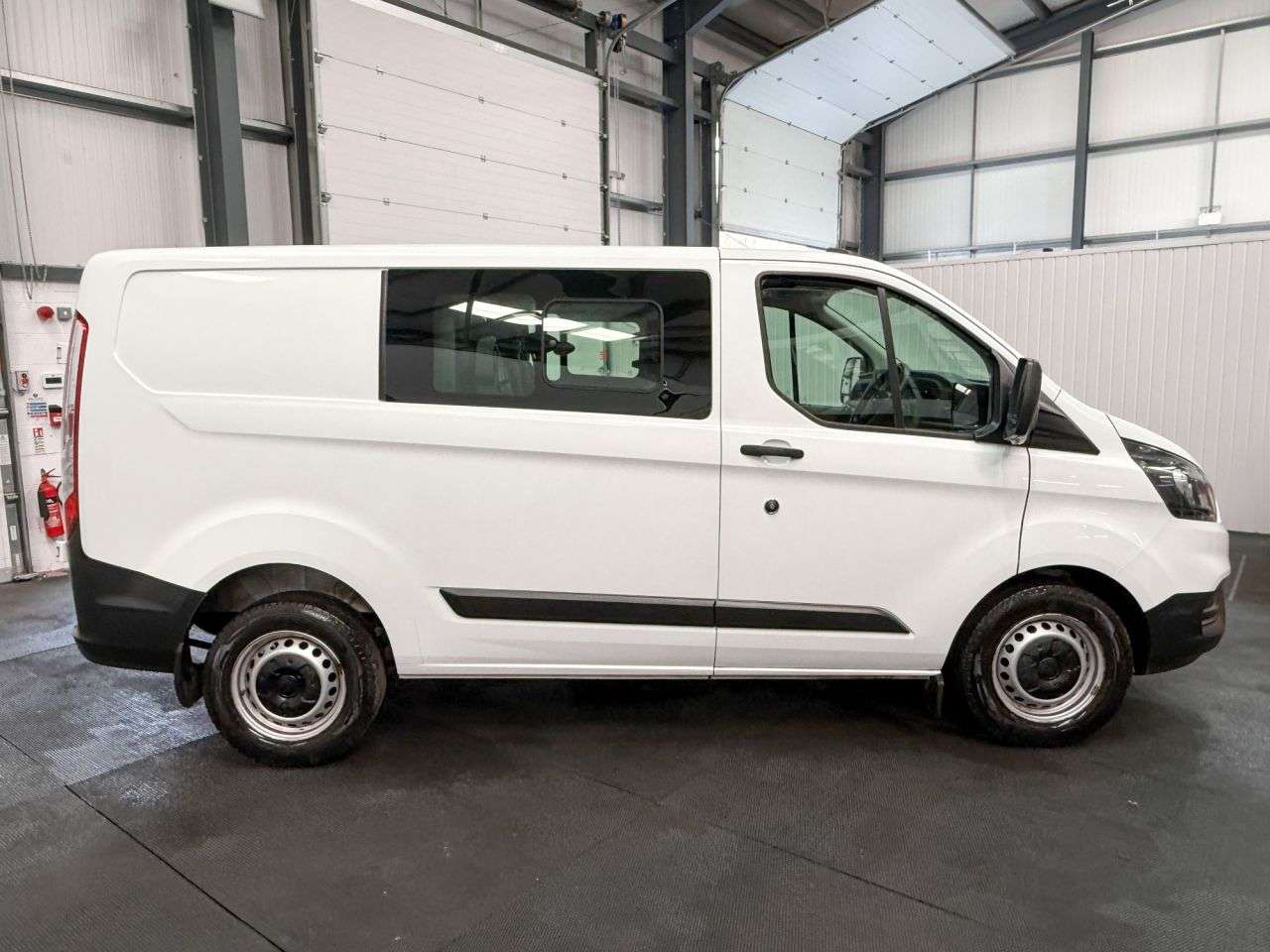 A 2022 FORD TRANSIT CUSTOM 2.0 320 EcoBlue Leader Crew Van Double Cab 5dr Diesel Manual L1 H1 Euro 6 ( A 2022 FORD TRANSIT CUSTOM 2.0 320 EcoBlue Leader Crew Van Double Cab 5dr Diesel Manual L1 H1 Euro 6 (