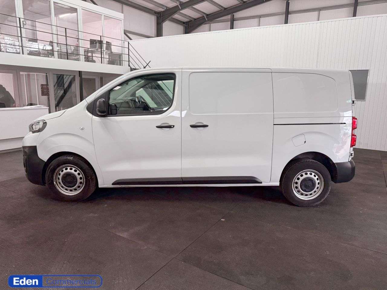 A 2023 PEUGEOT EXPERT 1.5 BlueHDi 1000 Professional Premium + Standard MWB Euro 6 OVER 200 VANS O A 2023 PEUGEOT EXPERT 1.5 BlueHDi 1000 Professional Premium + Standard MWB Euro 6 OVER 200 VANS O