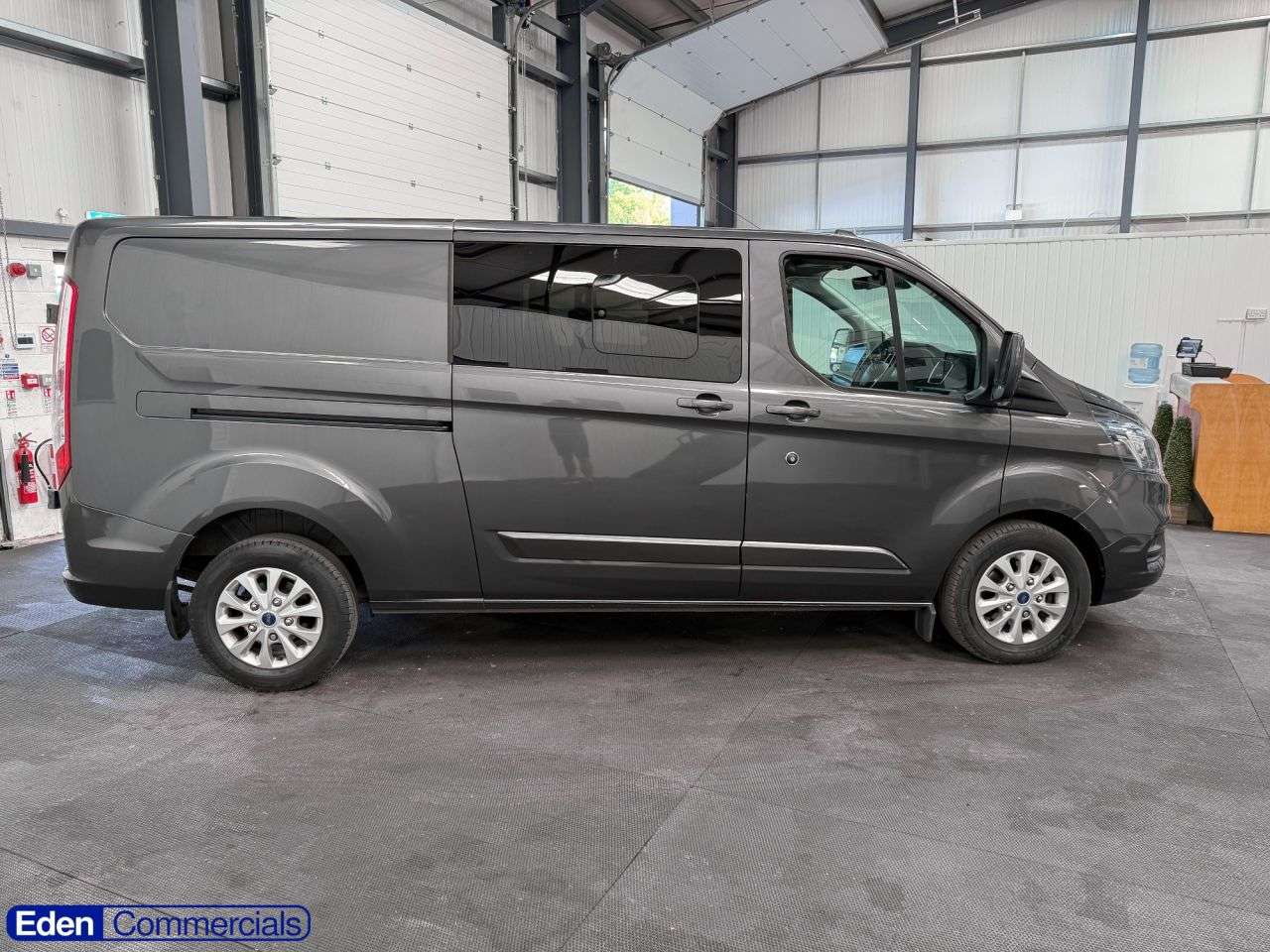 A 2022 FORD TRANSIT CUSTOM 2.0 320 EcoBlue Limited Crew Van Auto L2 H1 Euro 6 (170 ps) LWB 170 AUTO HU A 2022 FORD TRANSIT CUSTOM 2.0 320 EcoBlue Limited Crew Van Auto L2 H1 Euro 6 (170 ps) LWB 170 AUTO HU