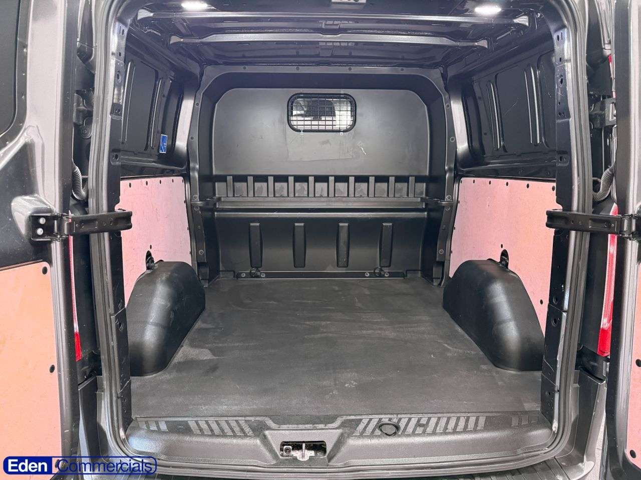 A 2022 FORD TRANSIT CUSTOM 2.0 320 EcoBlue Limited Crew Van Auto L2 H1 Euro 6 (170 ps) LWB 170 AUTO HU A 2022 FORD TRANSIT CUSTOM 2.0 320 EcoBlue Limited Crew Van Auto L2 H1 Euro 6 (170 ps) LWB 170 AUTO HU