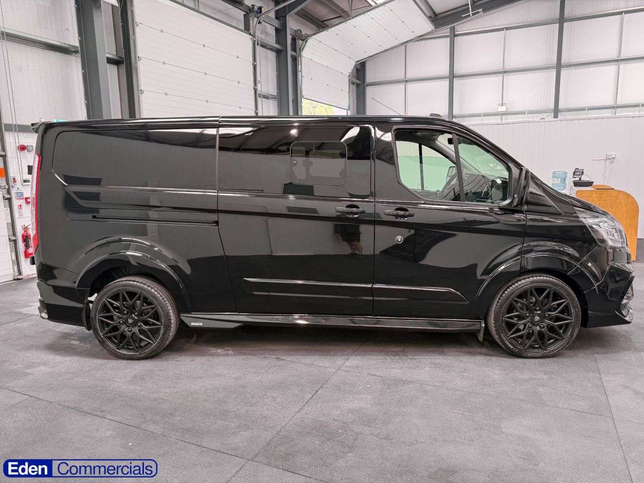 A 2022 FORD TRANSIT CUSTOM 2.0 320 EcoBlue Limited Crew l Auto L2 H1 Euro 6 (170 ps) OVER 200 VANS ON A 2022 FORD TRANSIT CUSTOM 2.0 320 EcoBlue Limited Crew l Auto L2 H1 Euro 6 (170 ps) OVER 200 VANS ON