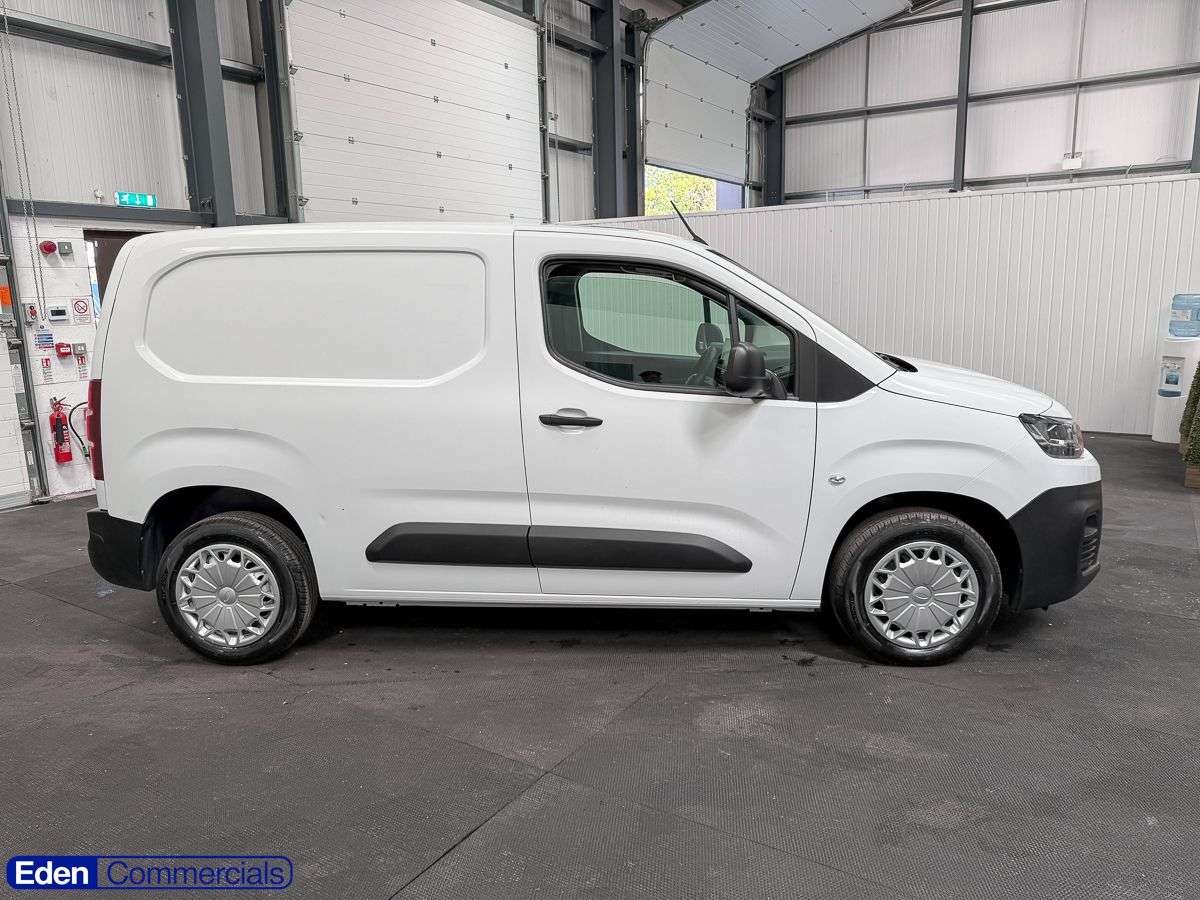 A 2023 CITROEN BERLINGO 1.5 BlueHDi 1000 Enterprise Edition M SWB Euro 6 (s/s) (100 ps) APPLE CAR P A 2023 CITROEN BERLINGO 1.5 BlueHDi 1000 Enterprise Edition M SWB Euro 6 (s/s) (100 ps) APPLE CAR P