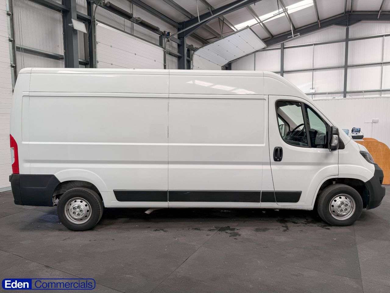 A 2023 PEUGEOT BOXER 2.2 BlueHDi 335 Professional Premium + L3 H2 Euro 6 (s/s) (140 ps) AIR CON A 2023 PEUGEOT BOXER 2.2 BlueHDi 335 Professional Premium + L3 H2 Euro 6 (s/s) (140 ps) AIR CON