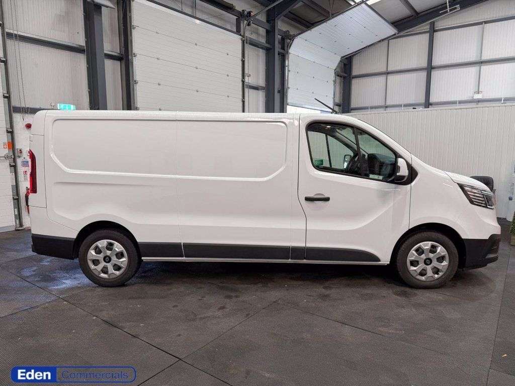 A 2023 RENAULT TRAFIC 2.0 dCi Blue LL30 Advance L2 H1 Euro 6 (s/s) (130 ps) LWB + EURO 6 + AIR CO A 2023 RENAULT TRAFIC 2.0 dCi Blue LL30 Advance L2 H1 Euro 6 (s/s) (130 ps) LWB + EURO 6 + AIR CO