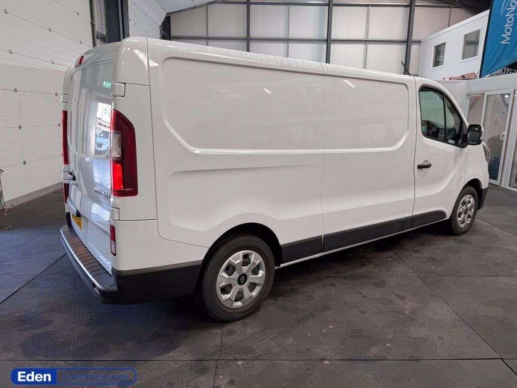 A 2023 RENAULT TRAFIC 2.0 dCi Blue LL30 Advance L2 H1 Euro 6 (s/s) (130 ps) LWB + EURO 6 + AIR CO A 2023 RENAULT TRAFIC 2.0 dCi Blue LL30 Advance L2 H1 Euro 6 (s/s) (130 ps) LWB + EURO 6 + AIR CO