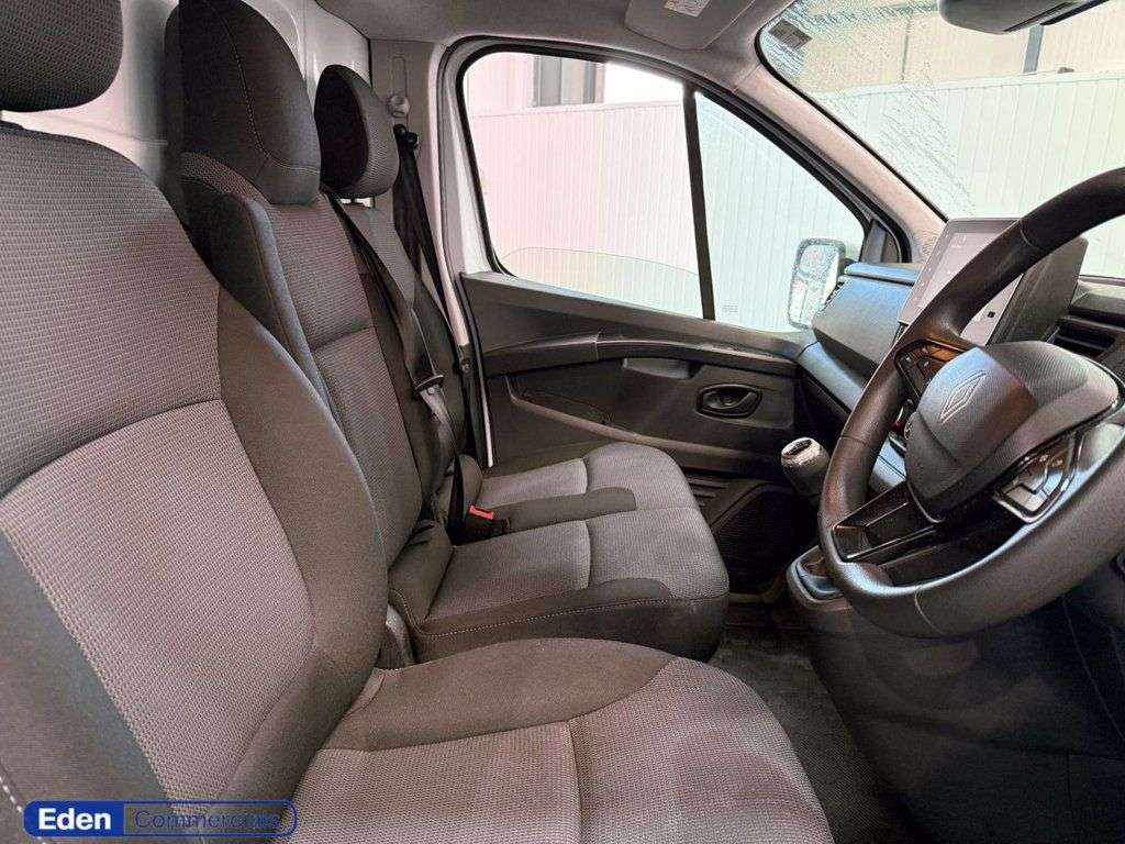A 2023 RENAULT TRAFIC 2.0 dCi Blue LL30 Advance L2 H1 Euro 6 (s/s) (130 ps) LWB + EURO 6 + AIR CO A 2023 RENAULT TRAFIC 2.0 dCi Blue LL30 Advance L2 H1 Euro 6 (s/s) (130 ps) LWB + EURO 6 + AIR CO
