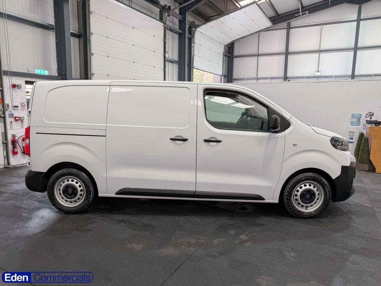 A 2024 PEUGEOT E-EXPERT 75kWh Professional Standard Panel Van 6dr Electric Auto MWB (7.4kW Charger) A 2024 PEUGEOT E-EXPERT 75kWh Professional Standard Panel Van 6dr Electric Auto MWB (7.4kW Charger)