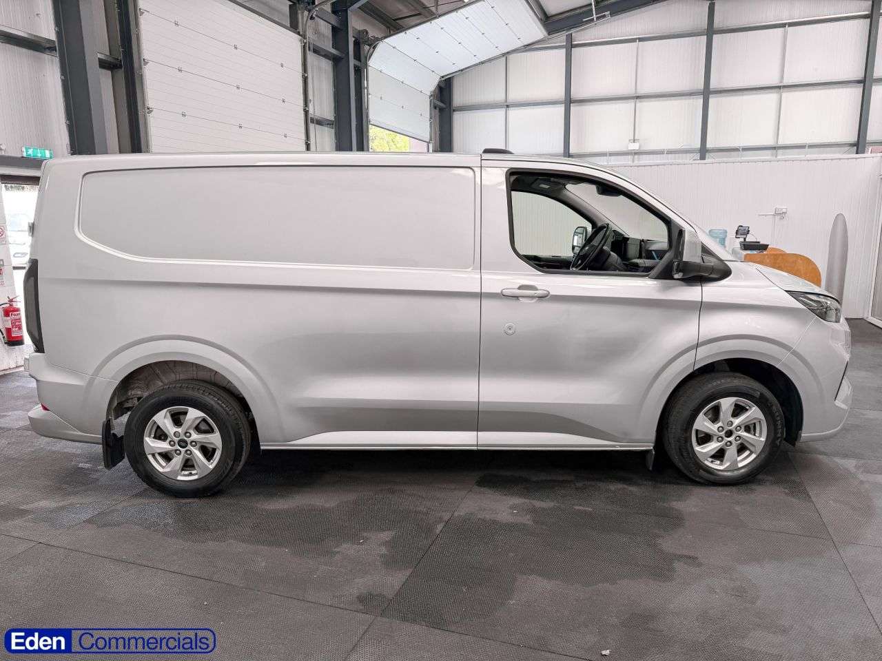 A 2024 FORD TRANSIT CUSTOM 2.0 280 EcoBlue Limited L1 H1 Euro 6 (s/s) (136 ps) OVER 200 VEHICLES ON SI A 2024 FORD TRANSIT CUSTOM 2.0 280 EcoBlue Limited L1 H1 Euro 6 (s/s) (136 ps) OVER 200 VEHICLES ON SI
