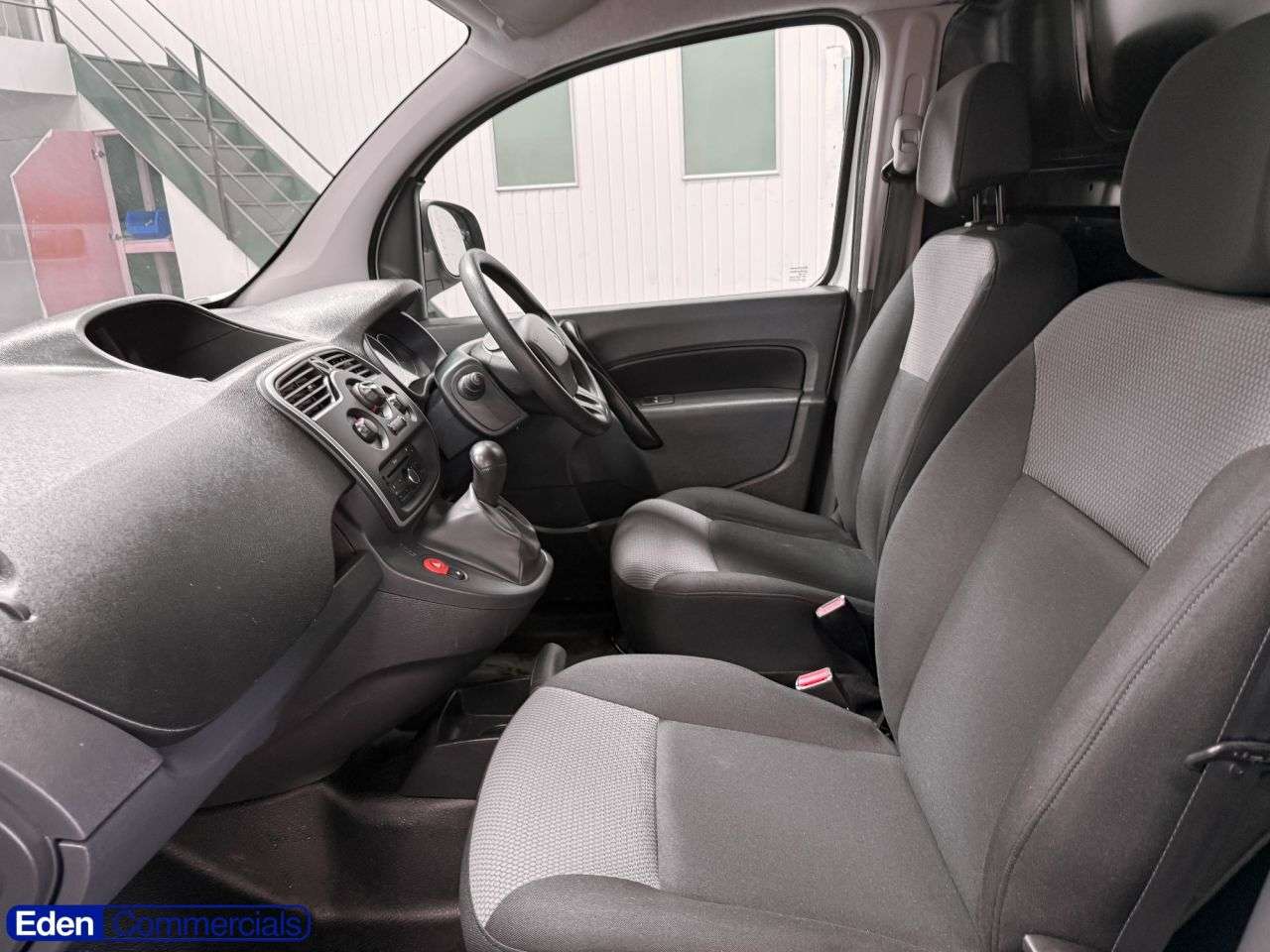 A 2020 RENAULT KANGOO MAXI ZE LL21 33kWh Business Crew Van 4dr Electric Auto L3 H1 (i) (60 ps) A 2020 RENAULT KANGOO MAXI ZE LL21 33kWh Business Crew Van 4dr Electric Auto L3 H1 (i) (60 ps)