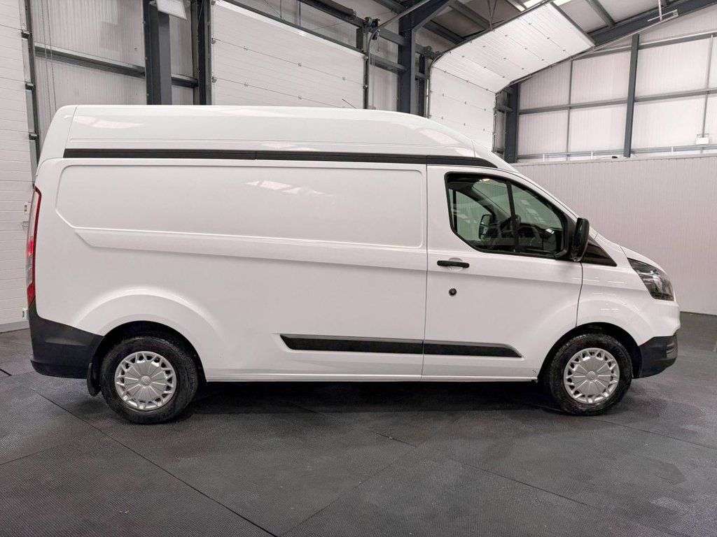 A 2019 FORD TRANSIT CUSTOM 2.0 340 EcoBlue L2 H2 Euro 6 (130 ps) * AIR CON + INTERNAL RACKING * A 2019 FORD TRANSIT CUSTOM 2.0 340 EcoBlue L2 H2 Euro 6 (130 ps) * AIR CON + INTERNAL RACKING *