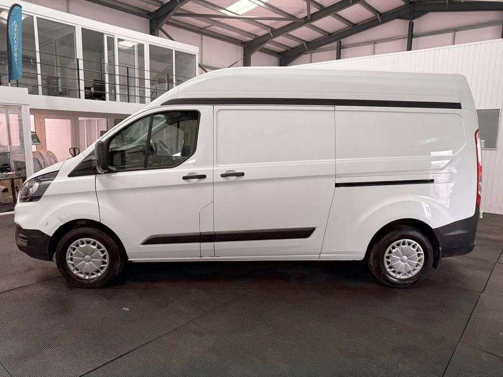 A 2019 FORD TRANSIT CUSTOM 2.0 340 EcoBlue L2 H2 Euro 6 (130 ps) * AIR CON + INTERNAL RACKING * A 2019 FORD TRANSIT CUSTOM 2.0 340 EcoBlue L2 H2 Euro 6 (130 ps) * AIR CON + INTERNAL RACKING *