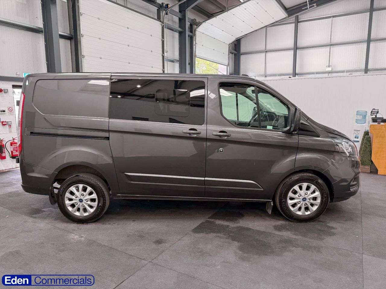A 2022 FORD TRANSIT CUSTOM 2.0 320 EcoBlue Limited Crew Van Auto L1 H1 Euro 6 (170 ps) AIR CON + 6 SEA A 2022 FORD TRANSIT CUSTOM 2.0 320 EcoBlue Limited Crew Van Auto L1 H1 Euro 6 (170 ps) AIR CON + 6 SEA