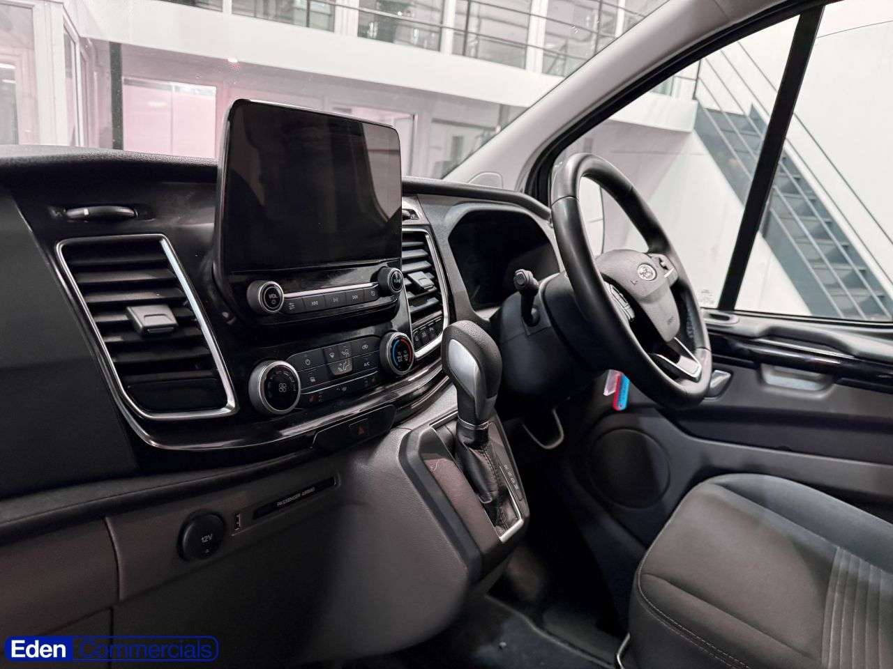 A 2022 FORD TRANSIT CUSTOM 2.0 320 EcoBlue Limited Crew Van Auto L1 H1 Euro 6 (170 ps) AIR CON + 6 SEA A 2022 FORD TRANSIT CUSTOM 2.0 320 EcoBlue Limited Crew Van Auto L1 H1 Euro 6 (170 ps) AIR CON + 6 SEA