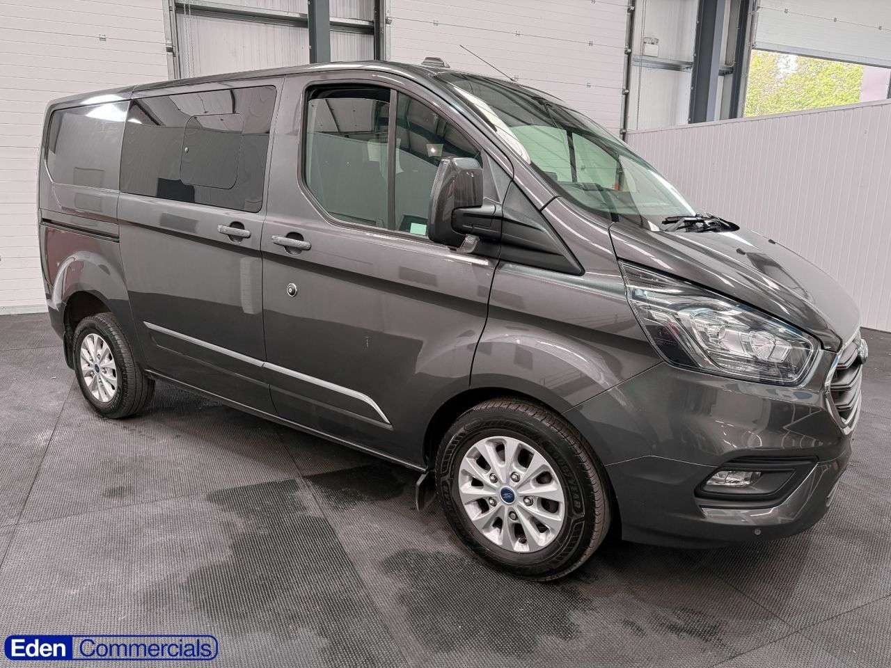 A 2022 FORD TRANSIT CUSTOM 2.0 320 EcoBlue Limited Crew Van Auto L1 H1 Euro 6 (170 ps) AIR CON + 6 SEA A 2022 FORD TRANSIT CUSTOM 2.0 320 EcoBlue Limited Crew Van Auto L1 H1 Euro 6 (170 ps) AIR CON + 6 SEA