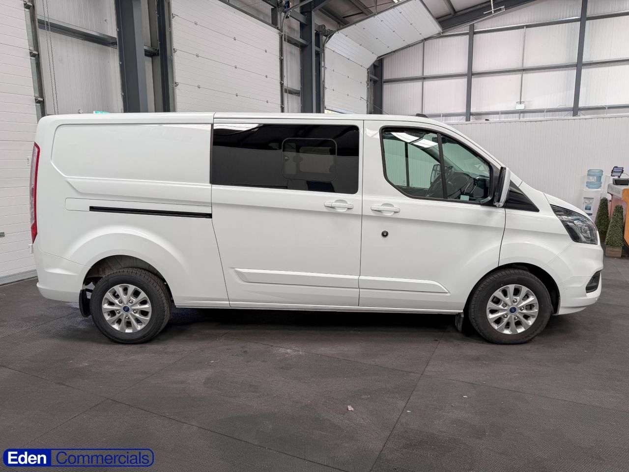 A 2022 FORD TRANSIT CUSTOM 2.0 320 EcoBlue Limited Crew Van Double Cab 5dr Diesel Auto L2 H1 Euro 6 (1 A 2022 FORD TRANSIT CUSTOM 2.0 320 EcoBlue Limited Crew Van Double Cab 5dr Diesel Auto L2 H1 Euro 6 (1