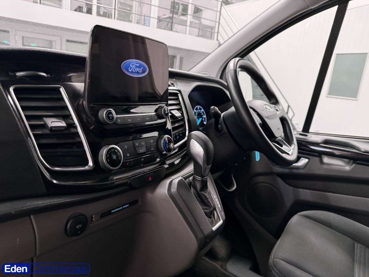 A 2022 FORD TRANSIT CUSTOM 2.0 320 EcoBlue Limited Crew Van Double Cab 5dr Diesel Auto L2 H1 Euro 6 (1 A 2022 FORD TRANSIT CUSTOM 2.0 320 EcoBlue Limited Crew Van Double Cab 5dr Diesel Auto L2 H1 Euro 6 (1