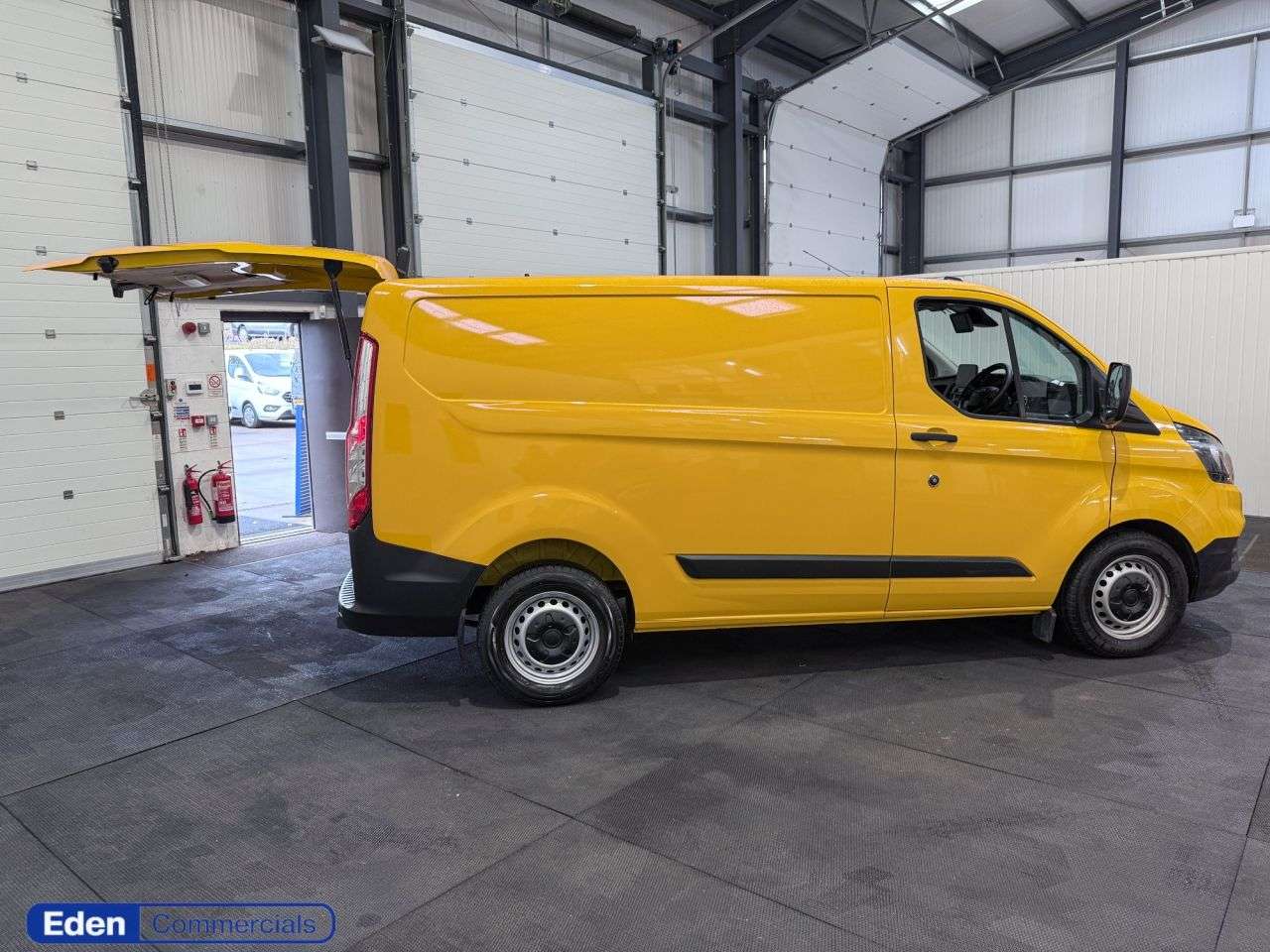 A 2022 FORD TRANSIT CUSTOM 2.0 340 EcoBlue Leader L1 H1 Euro 6 (s/s) (130 ps) * EX AA * A 2022 FORD TRANSIT CUSTOM 2.0 340 EcoBlue Leader L1 H1 Euro 6 (s/s) (130 ps) * EX AA *