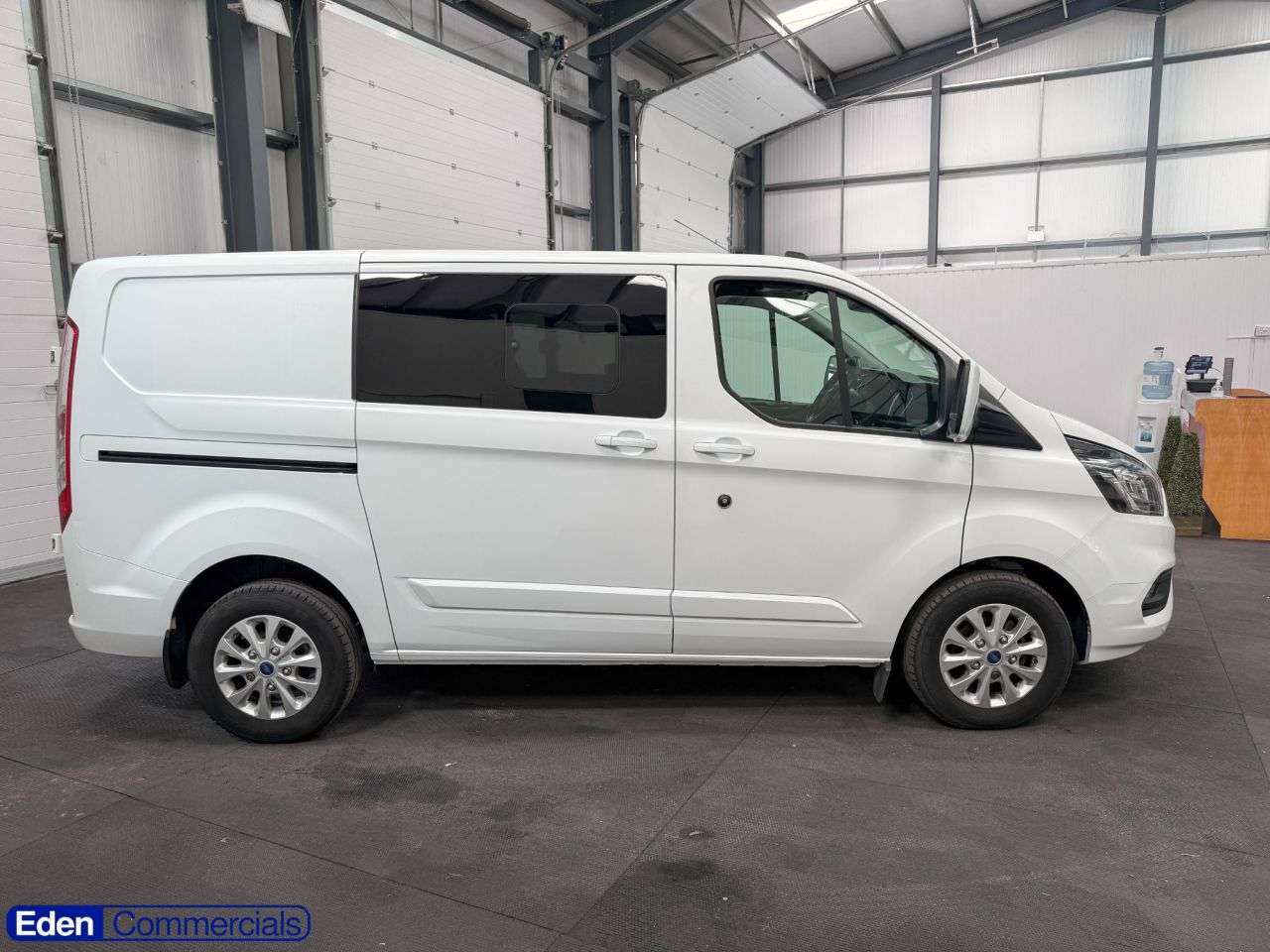 A 2020 FORD TRANSIT CUSTOM 2.0 300 EcoBlue Limited Crew Van Double Cab L1 H1 Euro 6 (s/s) (6 Seat) (13 A 2020 FORD TRANSIT CUSTOM 2.0 300 EcoBlue Limited Crew Van Double Cab L1 H1 Euro 6 (s/s) (6 Seat) (13