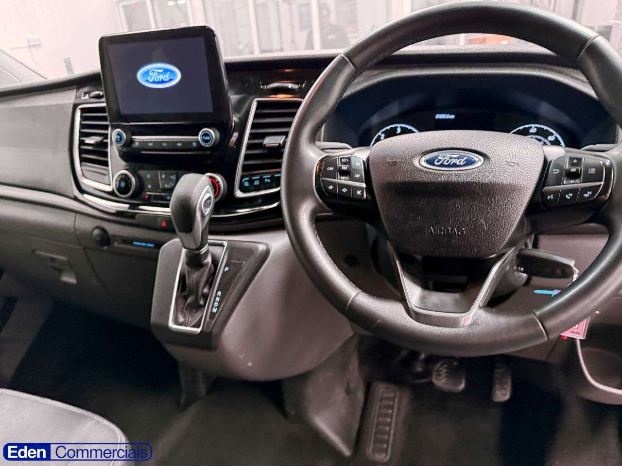 A 2022 FORD TRANSIT CUSTOM 2.0 320 EcoBlue Limited Crew Van Auto L1 H1 Euro 6 (170 ps) AIR CON + 6 SEA A 2022 FORD TRANSIT CUSTOM 2.0 320 EcoBlue Limited Crew Van Auto L1 H1 Euro 6 (170 ps) AIR CON + 6 SEA