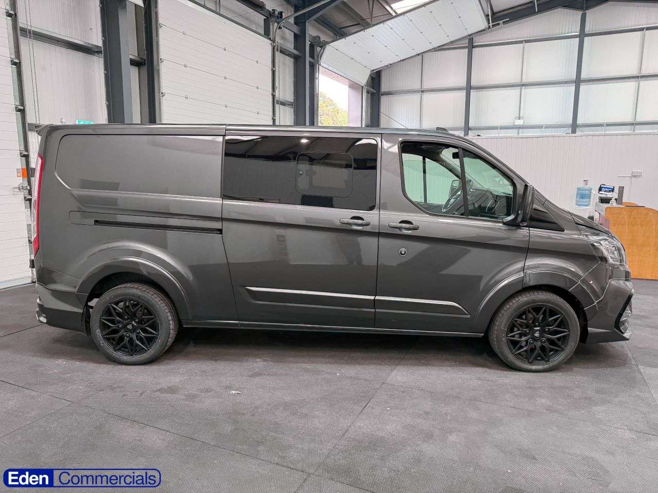 A 2022 FORD TRANSIT CUSTOM 2.0 320 EcoBlue Limited Crew Van Double Cab 5dr Diesel Auto L2 H1 Euro 6 (1 A 2022 FORD TRANSIT CUSTOM 2.0 320 EcoBlue Limited Crew Van Double Cab 5dr Diesel Auto L2 H1 Euro 6 (1