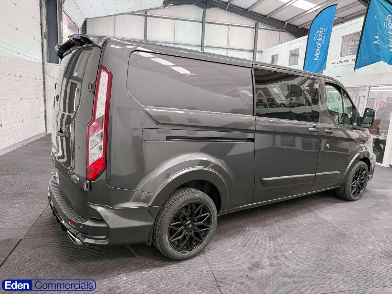 A 2022 FORD TRANSIT CUSTOM 2.0 320 EcoBlue Limited Crew Van Double Cab 5dr Diesel Auto L2 H1 Euro 6 (1 A 2022 FORD TRANSIT CUSTOM 2.0 320 EcoBlue Limited Crew Van Double Cab 5dr Diesel Auto L2 H1 Euro 6 (1