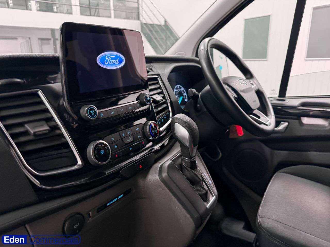 A 2023 FORD TRANSIT CUSTOM 2.0 320 EcoBlue Limited Crew Van Auto L1 H1 Euro 6 (170 ps) * 6 seats * AIR A 2023 FORD TRANSIT CUSTOM 2.0 320 EcoBlue Limited Crew Van Auto L1 H1 Euro 6 (170 ps) * 6 seats * AIR