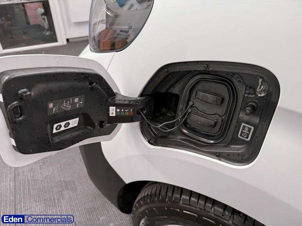 A 2024 PEUGEOT E-EXPERT 75kWh Professional Standard Panel Van 6dr Electric Auto MWB (11kW Charger) A 2024 PEUGEOT E-EXPERT 75kWh Professional Standard Panel Van 6dr Electric Auto MWB (11kW Charger)