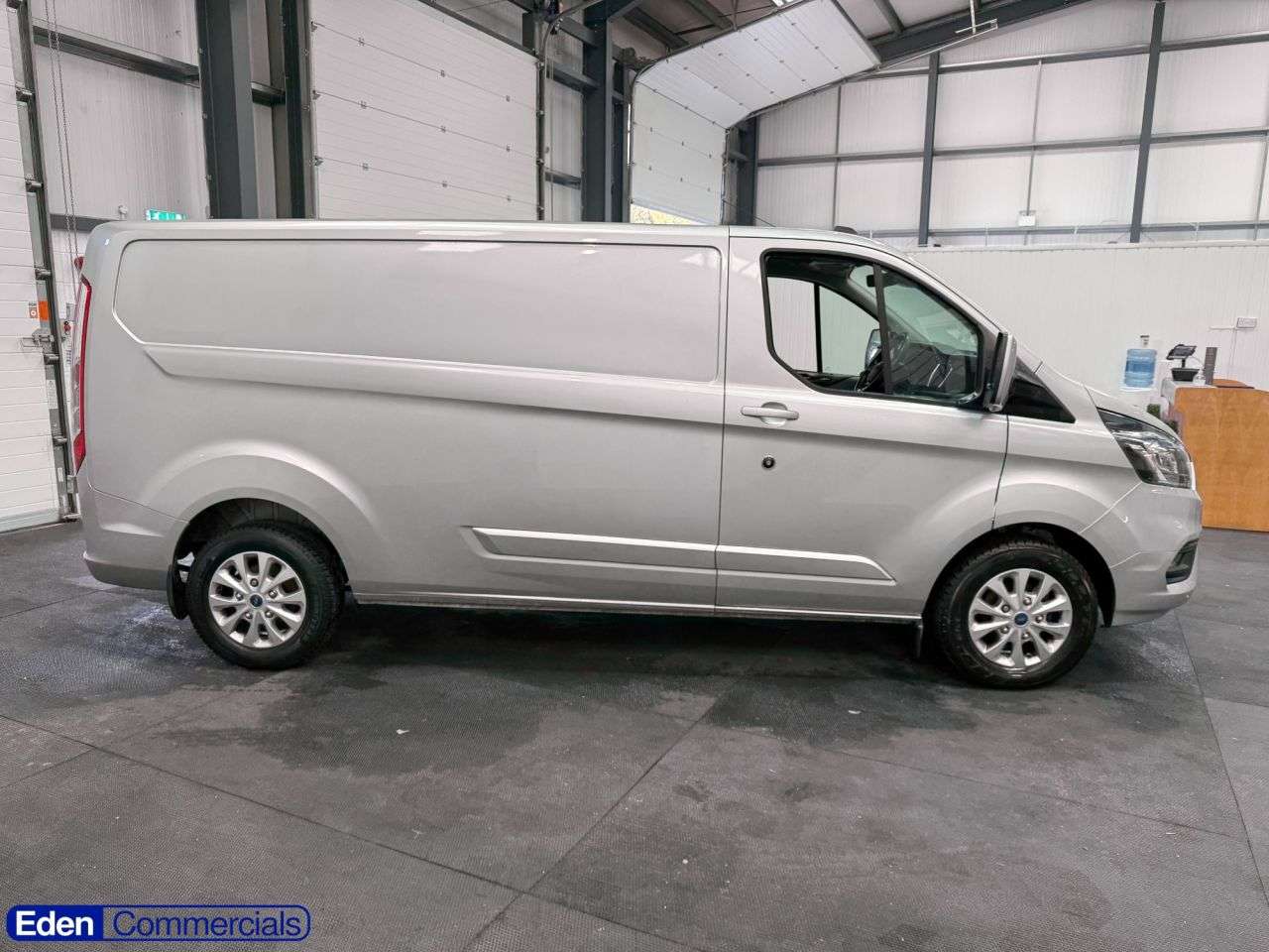 A 2023 FORD TRANSIT CUSTOM 2.0 300 EcoBlue Limited L2 H1 Euro 6 (s/s) (130 ps) AIR CON + HEATED SEATS A 2023 FORD TRANSIT CUSTOM 2.0 300 EcoBlue Limited L2 H1 Euro 6 (s/s) (130 ps) AIR CON + HEATED SEATS