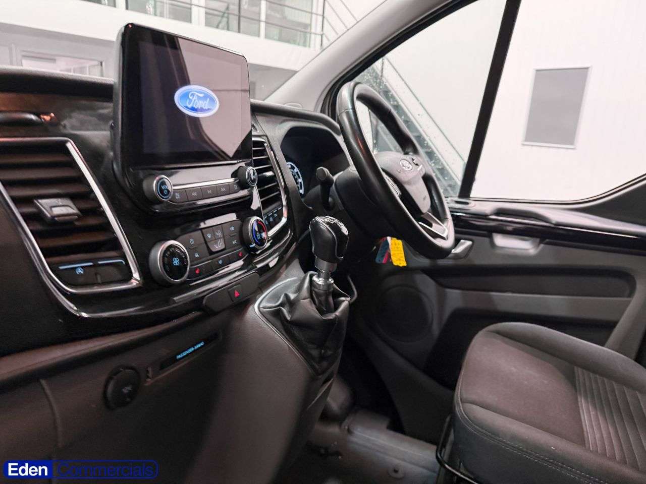 A 2023 FORD TRANSIT CUSTOM 2.0 300 EcoBlue Limited L2 H1 Euro 6 (s/s) (130 ps) AIR CON + HEATED SEATS A 2023 FORD TRANSIT CUSTOM 2.0 300 EcoBlue Limited L2 H1 Euro 6 (s/s) (130 ps) AIR CON + HEATED SEATS