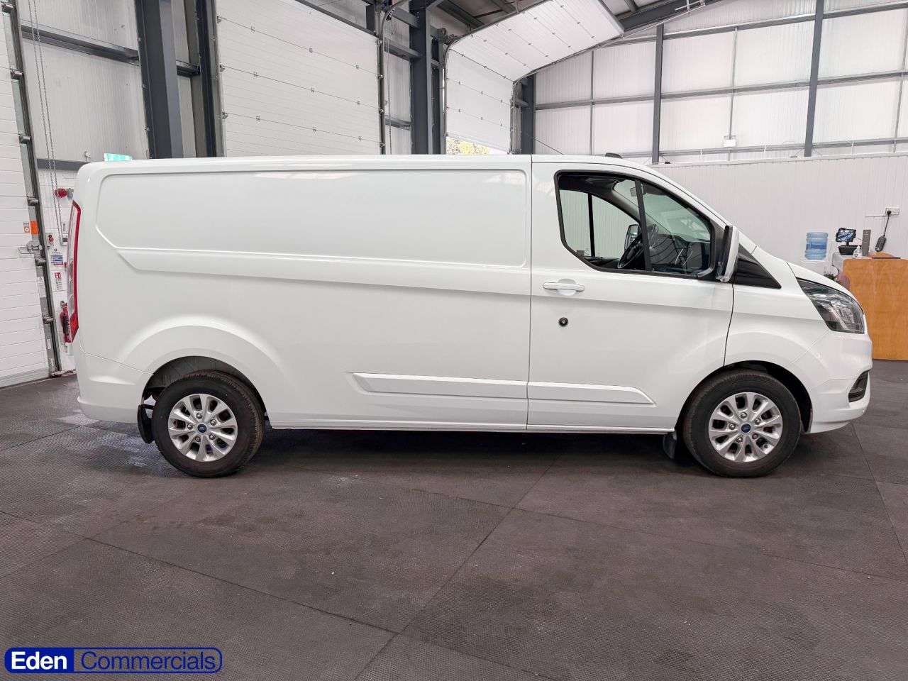 A 2023 FORD TRANSIT CUSTOM 2.0 300 EcoBlue Limited L2 H1 Euro 6 (s/s) (130 ps) AIR CON + MEDIA SCREEN A 2023 FORD TRANSIT CUSTOM 2.0 300 EcoBlue Limited L2 H1 Euro 6 (s/s) (130 ps) AIR CON + MEDIA SCREEN
