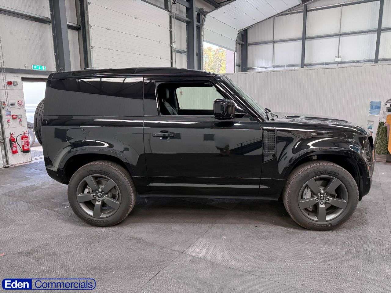 A 2025 LAND ROVER DEFENDER 90 3.0 D350 MHEV X-Dynamic HSE Hard Top SUV 3dr Diesel Auto 4WD SWB Euro 6 (s/ A 2025 LAND ROVER DEFENDER 90 3.0 D350 MHEV X-Dynamic HSE Hard Top SUV 3dr Diesel Auto 4WD SWB Euro 6 (s/