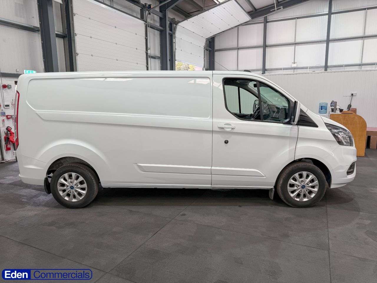 A 2023 FORD TRANSIT CUSTOM 2.0 300 EcoBlue Limited Panel Van L2 H1 Euro 6 (s/s) (130 ps) AIR CON + EUR A 2023 FORD TRANSIT CUSTOM 2.0 300 EcoBlue Limited Panel Van L2 H1 Euro 6 (s/s) (130 ps) AIR CON + EUR