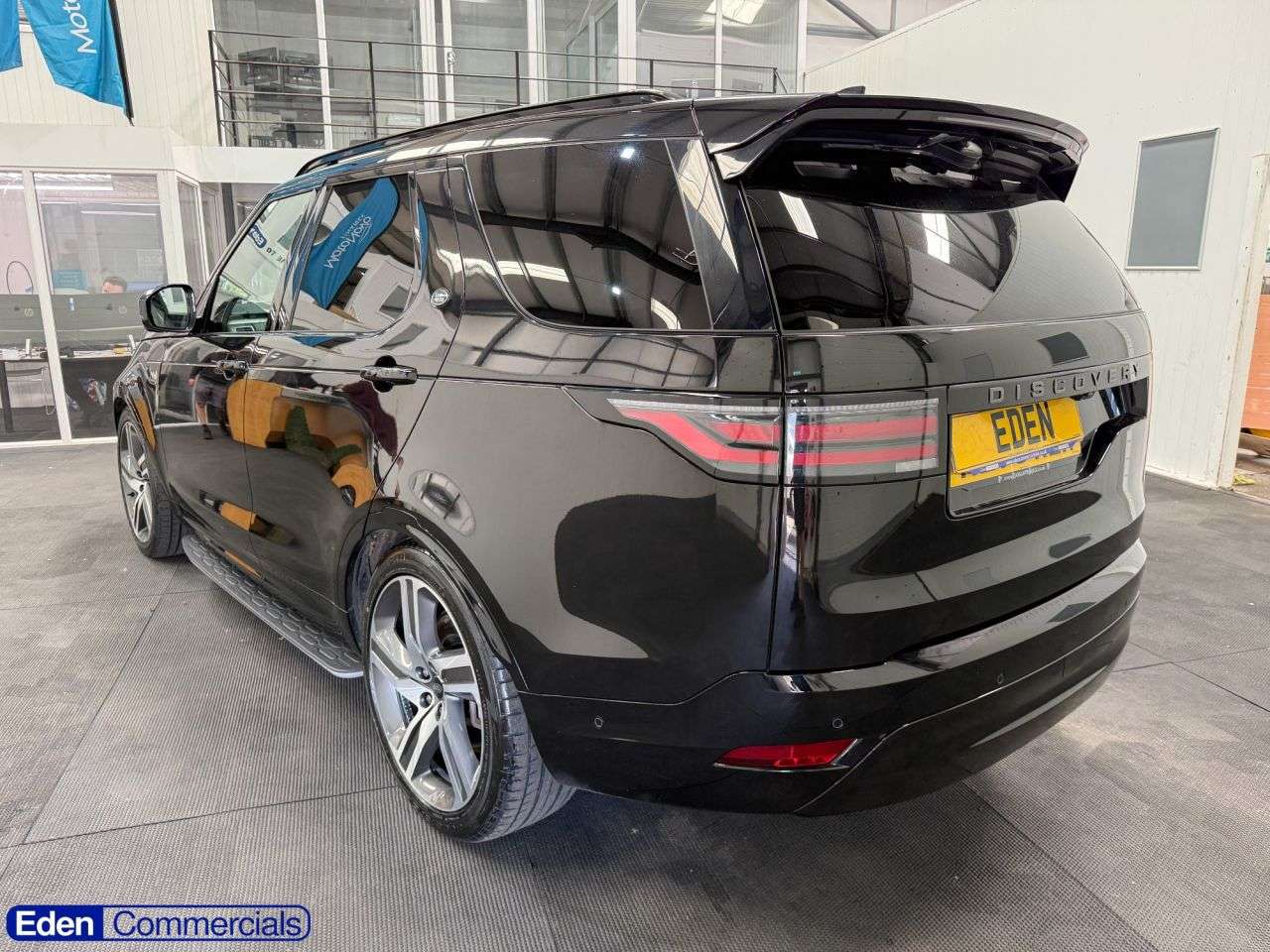 A 2023 LAND ROVER DISCOVERY 3.0 D300 MHEV Dynamic HSE SUV 5dr Diesel Auto 4WD Euro 6 (s/s) (300 ps) 1 y A 2023 LAND ROVER DISCOVERY 3.0 D300 MHEV Dynamic HSE SUV 5dr Diesel Auto 4WD Euro 6 (s/s) (300 ps) 1 y