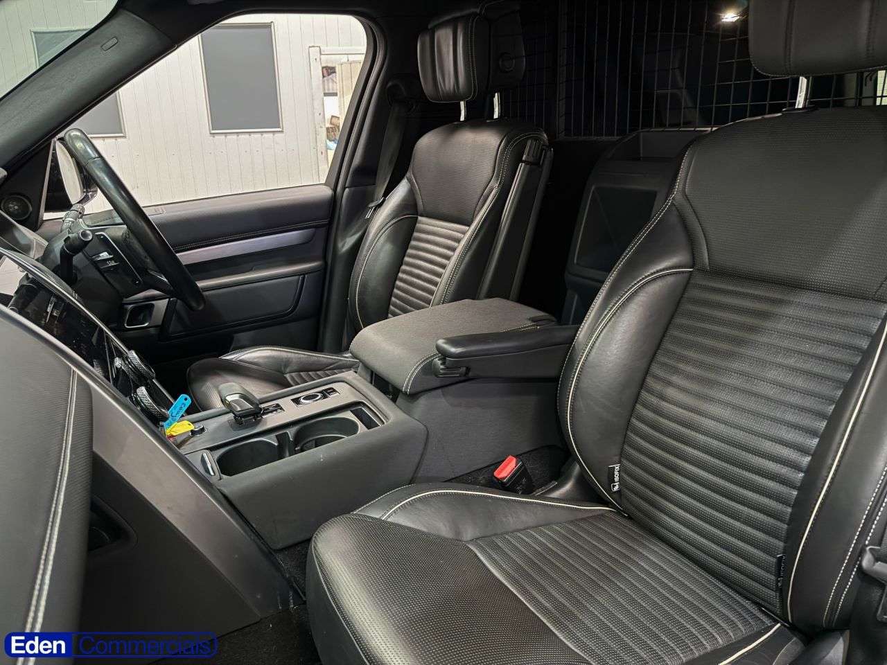A 2023 LAND ROVER DISCOVERY 3.0 D300 MHEV Dynamic HSE SUV 5dr Diesel Auto 4WD Euro 6 (s/s) (300 ps) 1 y A 2023 LAND ROVER DISCOVERY 3.0 D300 MHEV Dynamic HSE SUV 5dr Diesel Auto 4WD Euro 6 (s/s) (300 ps) 1 y