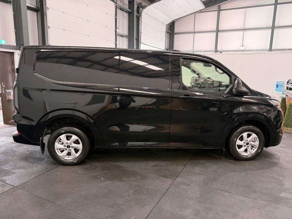 A 2025 FORD TRANSIT CUSTOM 2.0 320 EcoBlue Limited Panel Van 5dr Diesel Auto L1 H1 Euro 6 (s/s) (136 p A 2025 FORD TRANSIT CUSTOM 2.0 320 EcoBlue Limited Panel Van 5dr Diesel Auto L1 H1 Euro 6 (s/s) (136 p