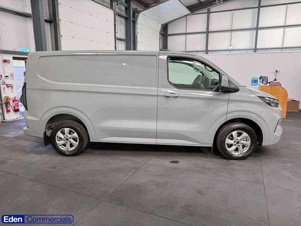 A 2025 FORD TRANSIT CUSTOM 2.0 280 EcoBlue Limited L1 H1 Euro 6 (s/s) (136 ps) 2 YEARS FORD WARRANTY A 2025 FORD TRANSIT CUSTOM 2.0 280 EcoBlue Limited L1 H1 Euro 6 (s/s) (136 ps) 2 YEARS FORD WARRANTY