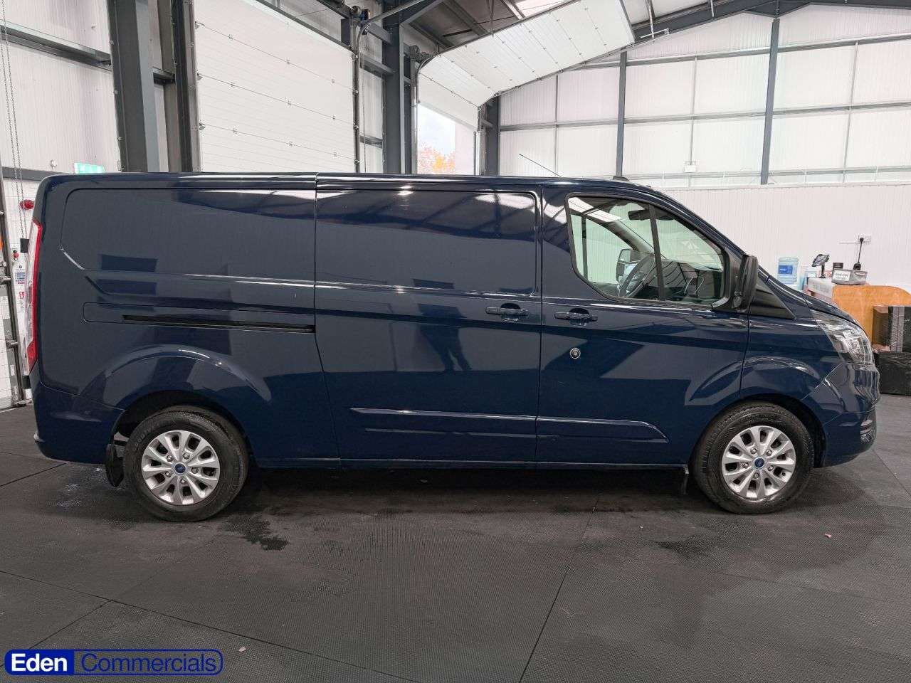 A 2023 FORD TRANSIT CUSTOM 2.0 320 EcoBlue Limited L2 H1 Euro 6 (s/s) (130 ps) AIR CON + HEATED SEATS A 2023 FORD TRANSIT CUSTOM 2.0 320 EcoBlue Limited L2 H1 Euro 6 (s/s) (130 ps) AIR CON + HEATED SEATS