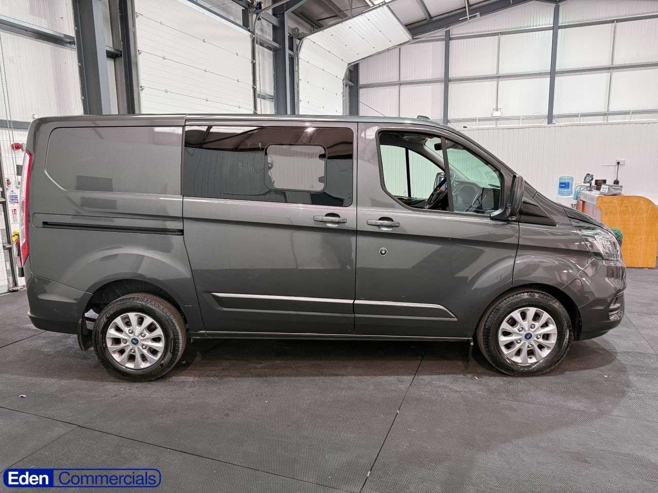 A 2022 FORD TRANSIT CUSTOM 2.0 320 EcoBlue Limited Crew Van Double Cab Auto L1 H1 Euro 6 (170 ps) OVER A 2022 FORD TRANSIT CUSTOM 2.0 320 EcoBlue Limited Crew Van Double Cab Auto L1 H1 Euro 6 (170 ps) OVER