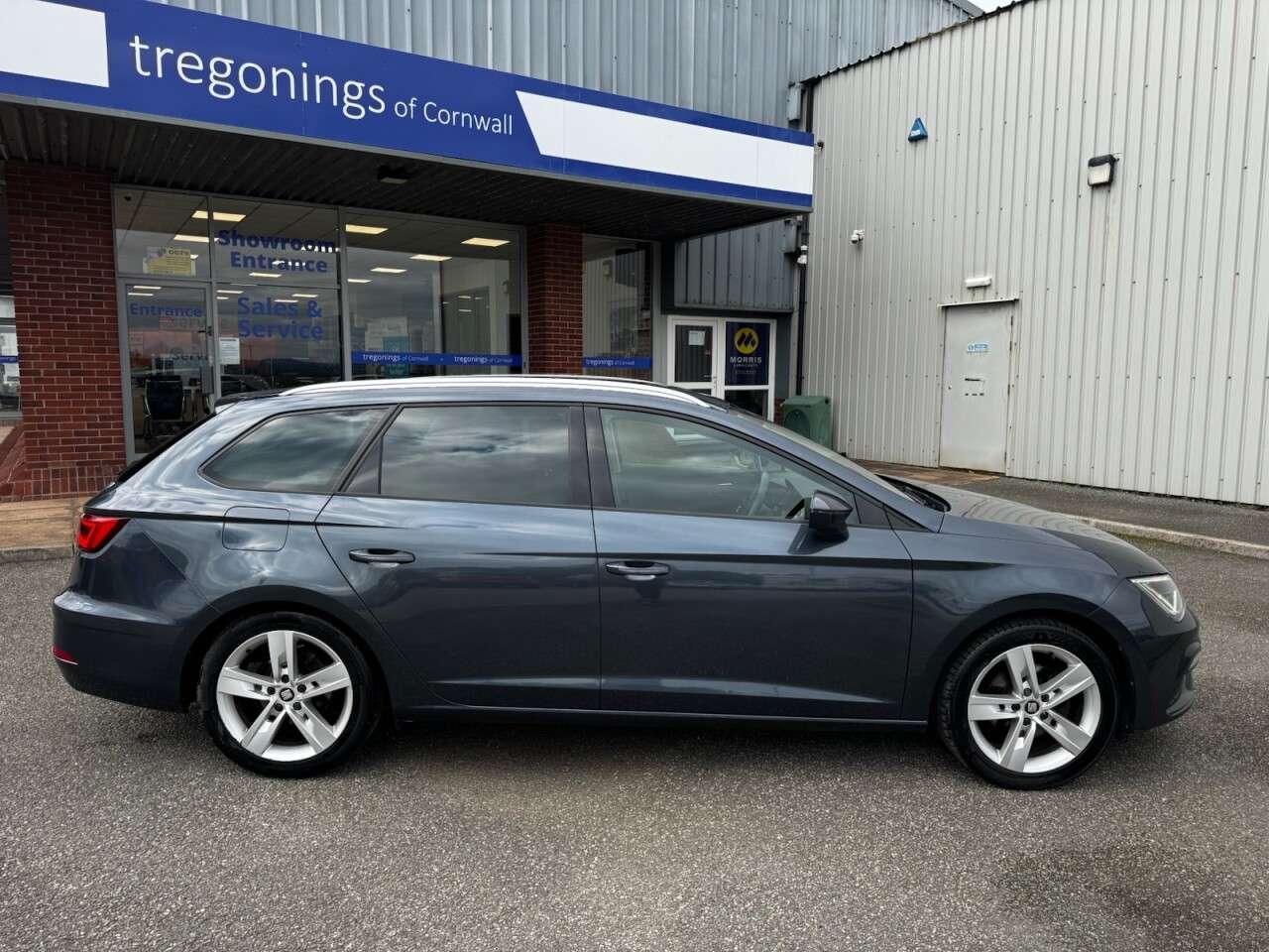 A 2020 SEAT LEON 1.5 TSI EVO FR Estate 5dr Petrol DSG Euro 6 (s/s) (150 ps) A 2020 SEAT LEON 1.5 TSI EVO FR Estate 5dr Petrol DSG Euro 6 (s/s) (150 ps)