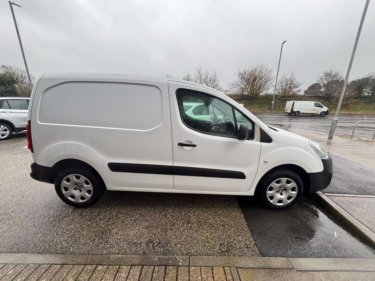 A 2018 PEUGEOT PARTNER 1.6 BlueHDi 854 Professional Panel Van 5dr Diesel Manual L1 (112 g/km, 97.6 A 2018 PEUGEOT PARTNER 1.6 BlueHDi 854 Professional Panel Van 5dr Diesel Manual L1 (112 g/km, 97.6