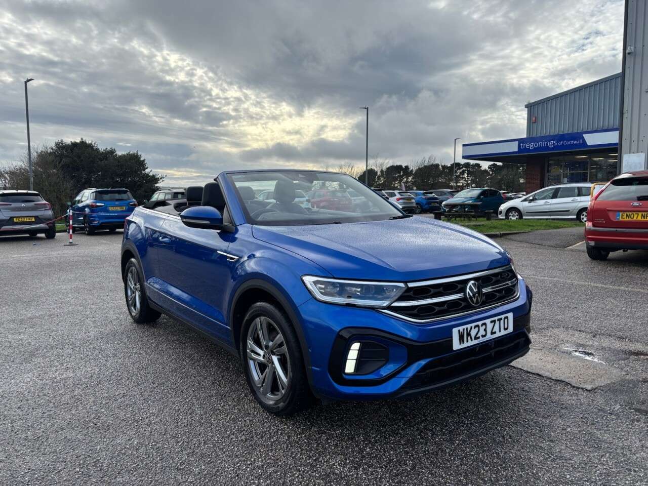 A 2023 VOLKSWAGEN T-ROC 1.5 TSI R-Line Convertible 2dr Petrol DSG 2WD Euro 6 (s/s) (150 ps) A 2023 VOLKSWAGEN T-ROC 1.5 TSI R-Line Convertible 2dr Petrol DSG 2WD Euro 6 (s/s) (150 ps)