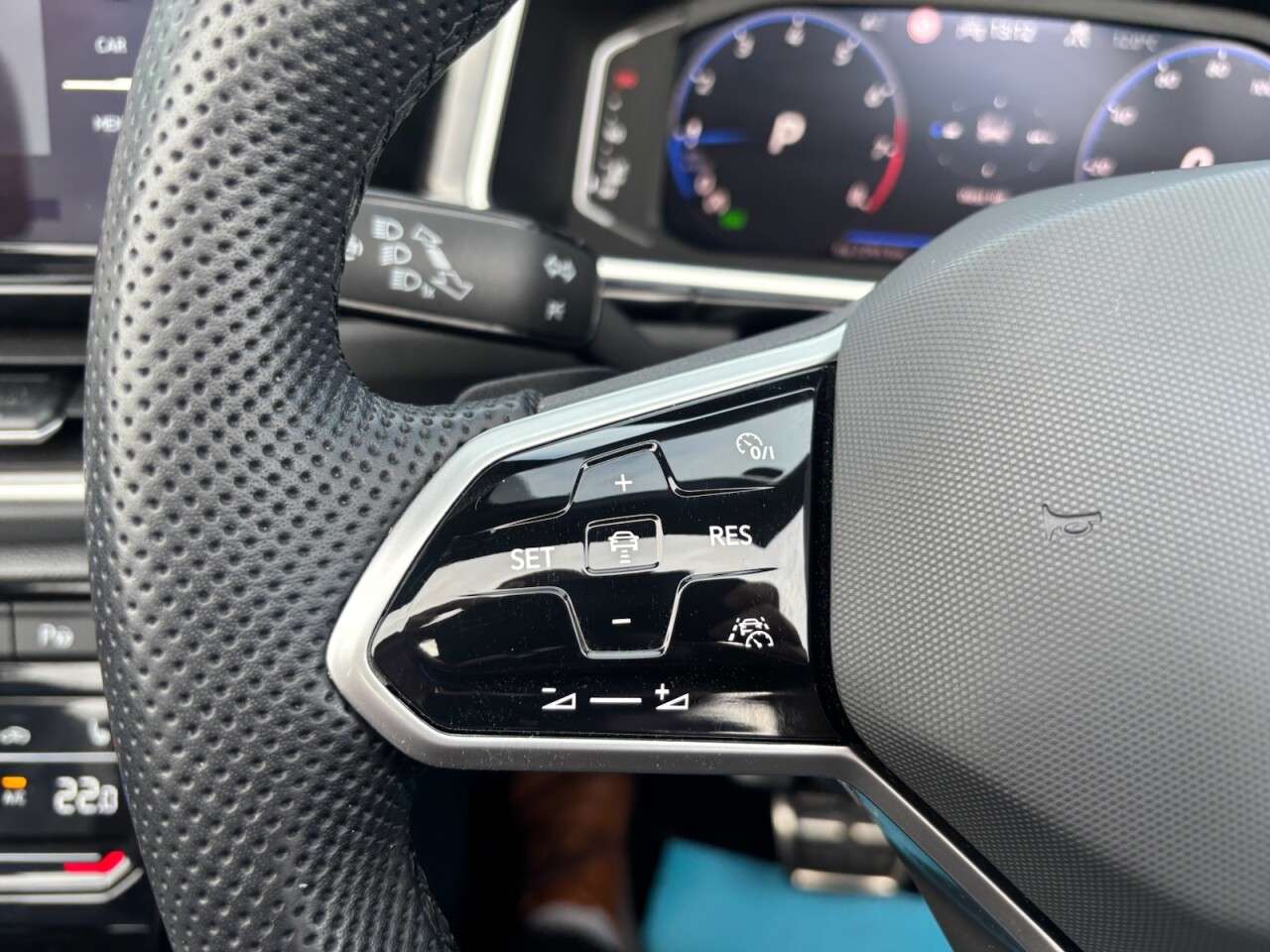 2023 VOLKSWAGEN T-ROC 2023 VOLKSWAGEN T-ROC