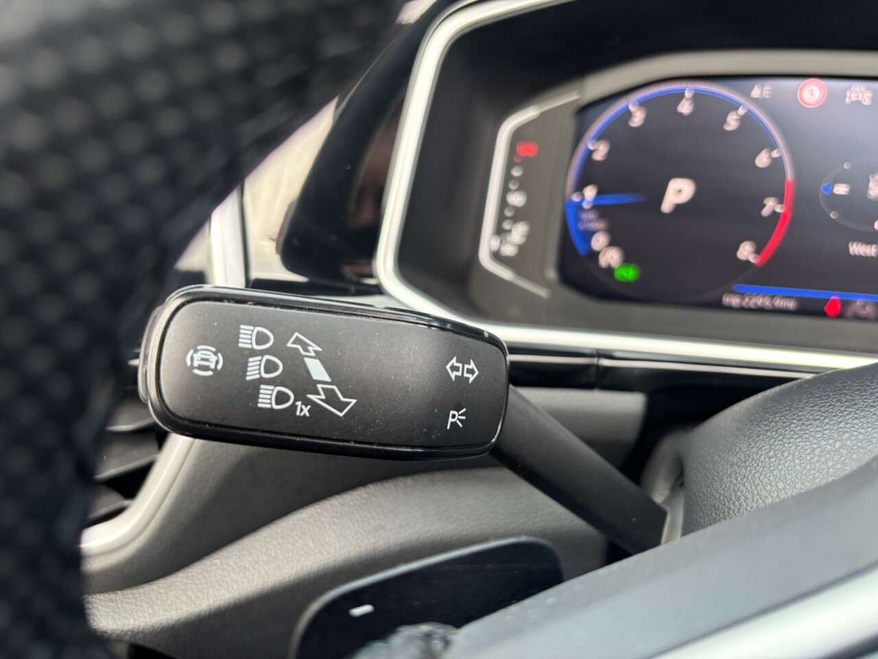 2023 VOLKSWAGEN T-ROC 2023 VOLKSWAGEN T-ROC