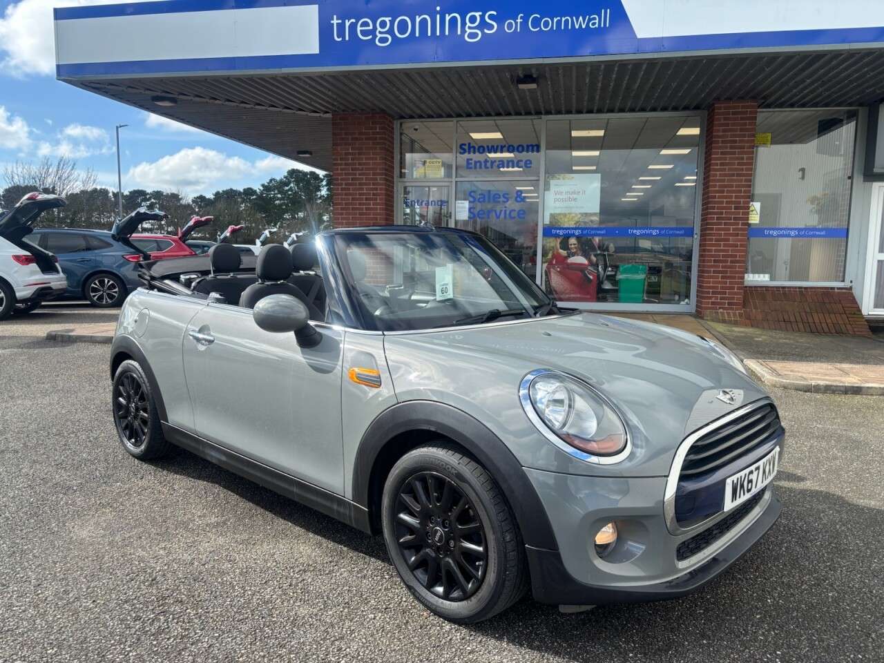 A 2017 MINI CONVERTIBLE 1.5 Cooper Convertible 2dr Petrol Manual Euro 6 (s/s) (136 ps) A 2017 MINI CONVERTIBLE 1.5 Cooper Convertible 2dr Petrol Manual Euro 6 (s/s) (136 ps)