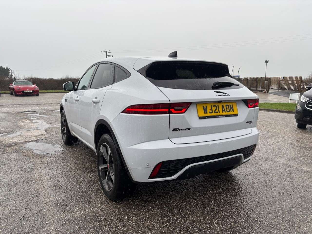 A 2021 JAGUAR E-PACE 2.0 D204 MHEV R-Dynamic SE SUV 5dr Diesel Auto AWD Euro 6 (s/s) (204 ps) A 2021 JAGUAR E-PACE 2.0 D204 MHEV R-Dynamic SE SUV 5dr Diesel Auto AWD Euro 6 (s/s) (204 ps)