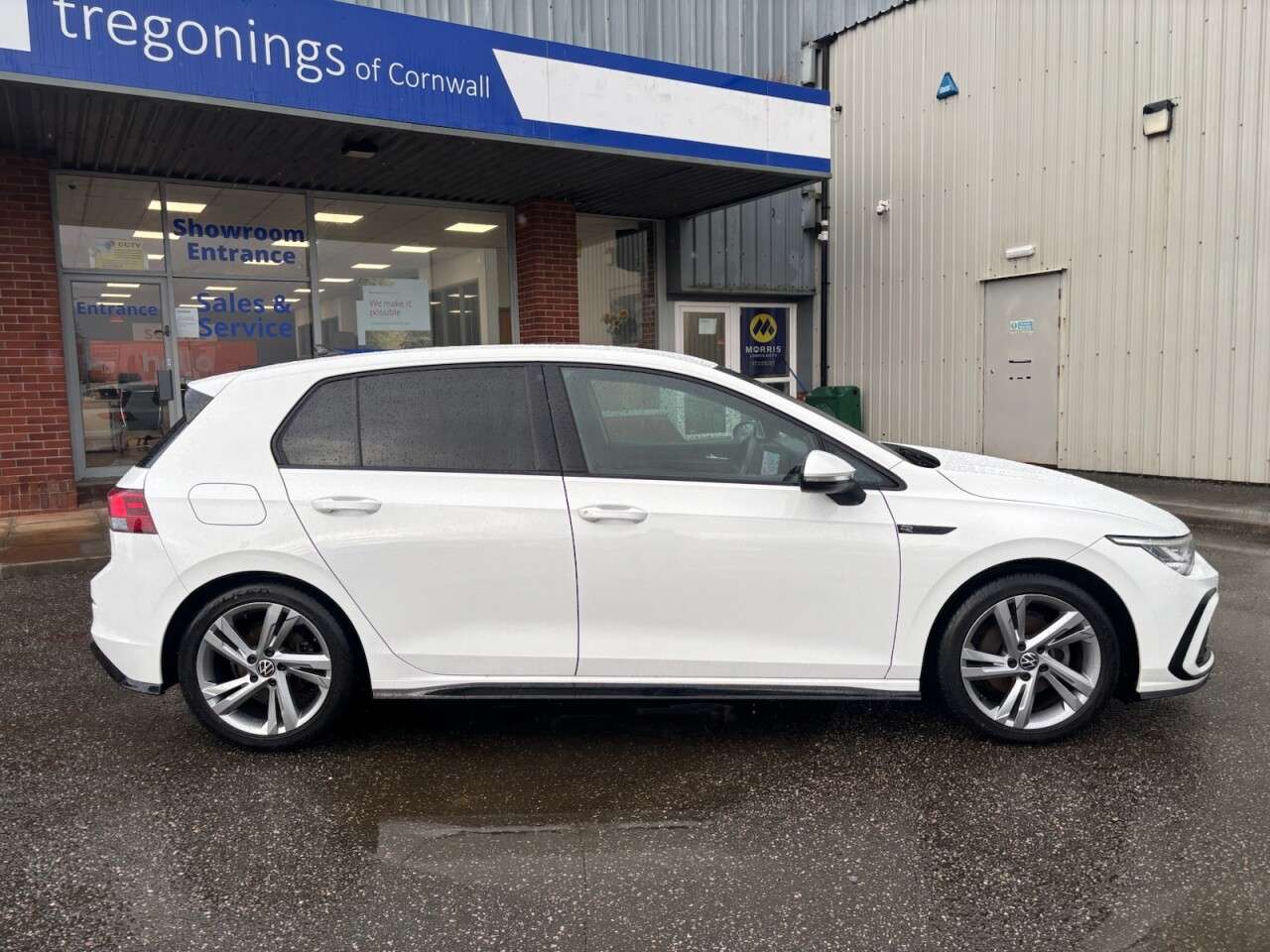 A 2021 VOLKSWAGEN GOLF 1.5 TSI R-Line Hatchback 5dr Petrol Manual Euro 6 (s/s) (150 ps) A 2021 VOLKSWAGEN GOLF 1.5 TSI R-Line Hatchback 5dr Petrol Manual Euro 6 (s/s) (150 ps)