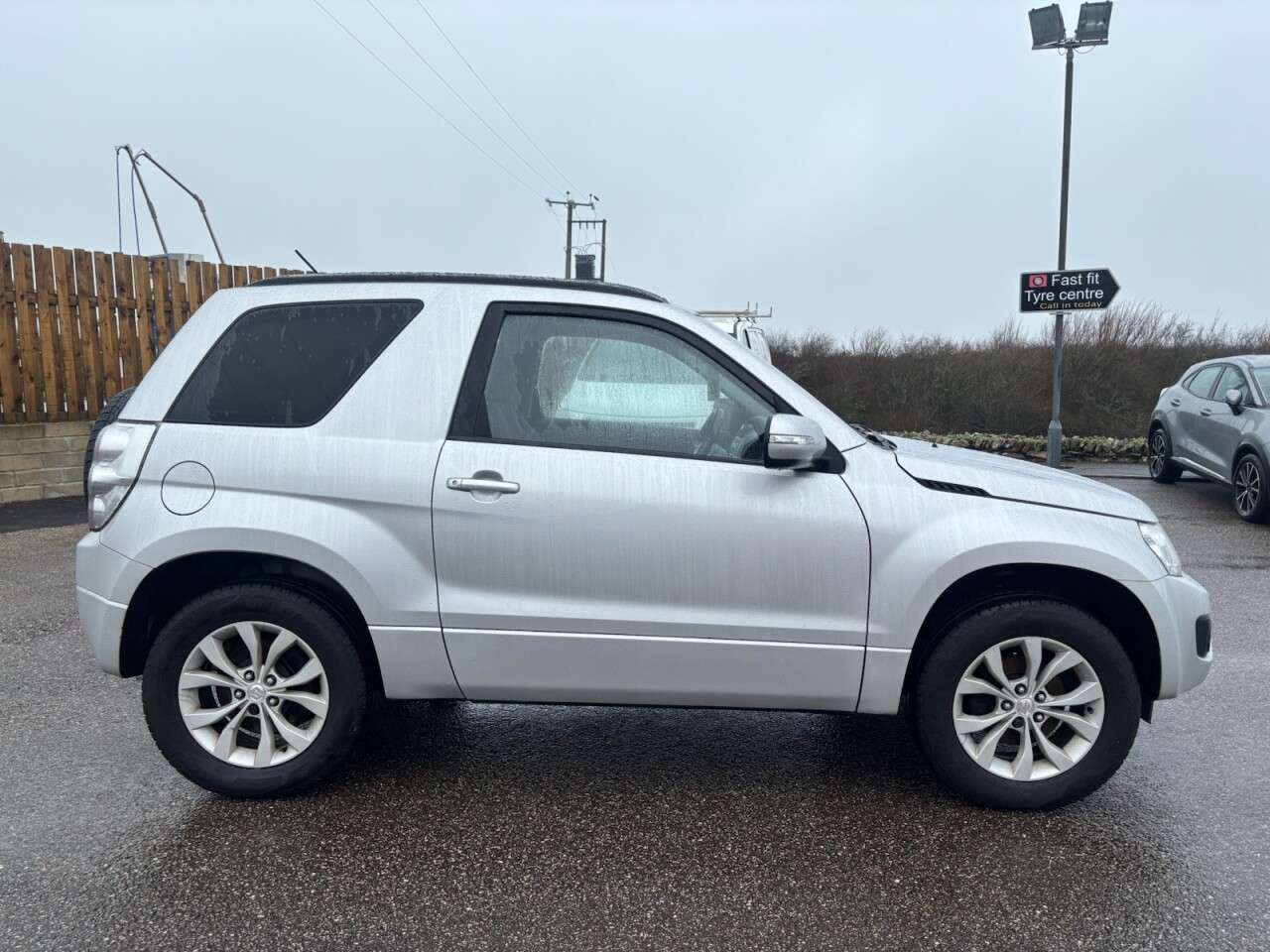 A 2013 SUZUKI GRAND VITARA 2.4 VVT SZ4 SUV 3dr Petrol Manual 4WD Euro 5 (169 ps) A 2013 SUZUKI GRAND VITARA 2.4 VVT SZ4 SUV 3dr Petrol Manual 4WD Euro 5 (169 ps)